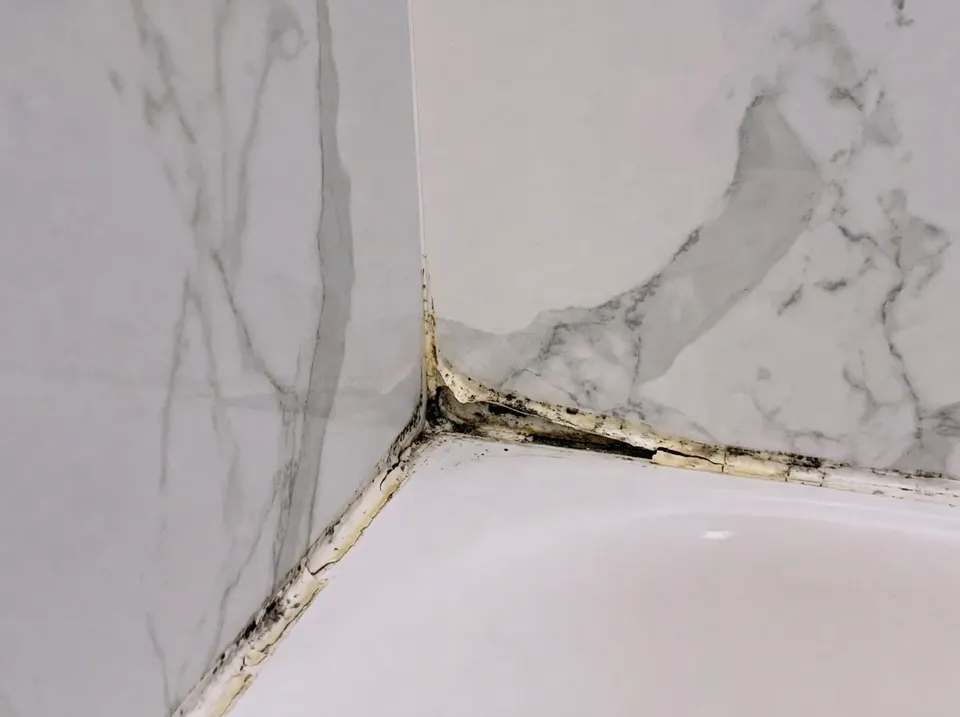 Caulking, before the repair