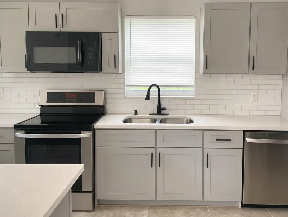 Kitchen backsplash, after the repair